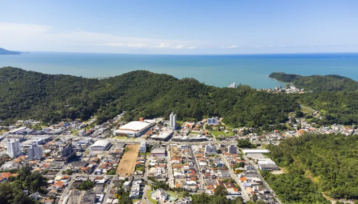 Como é viver no bairro Fazenda, em Itajaí: infraestrutura, comércio, escolas e proximidade da praia